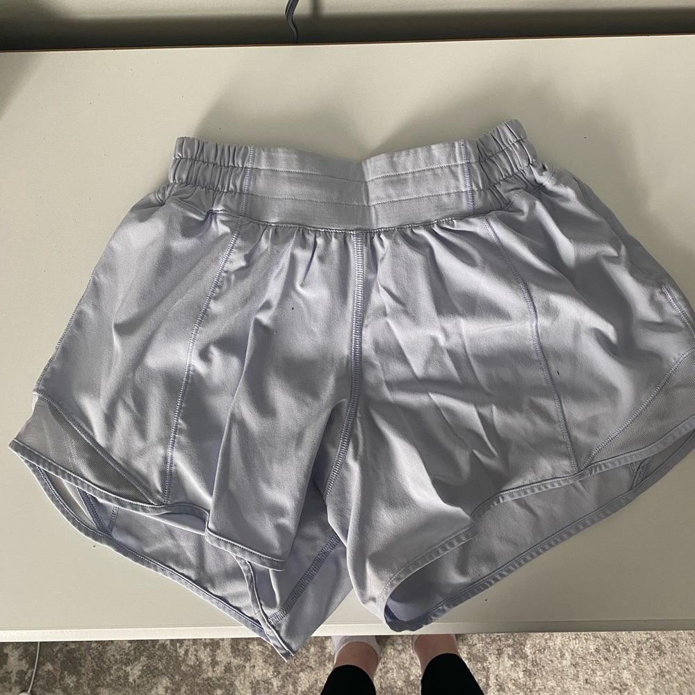 Lululemon hotty hot low rise 4 inch shorts